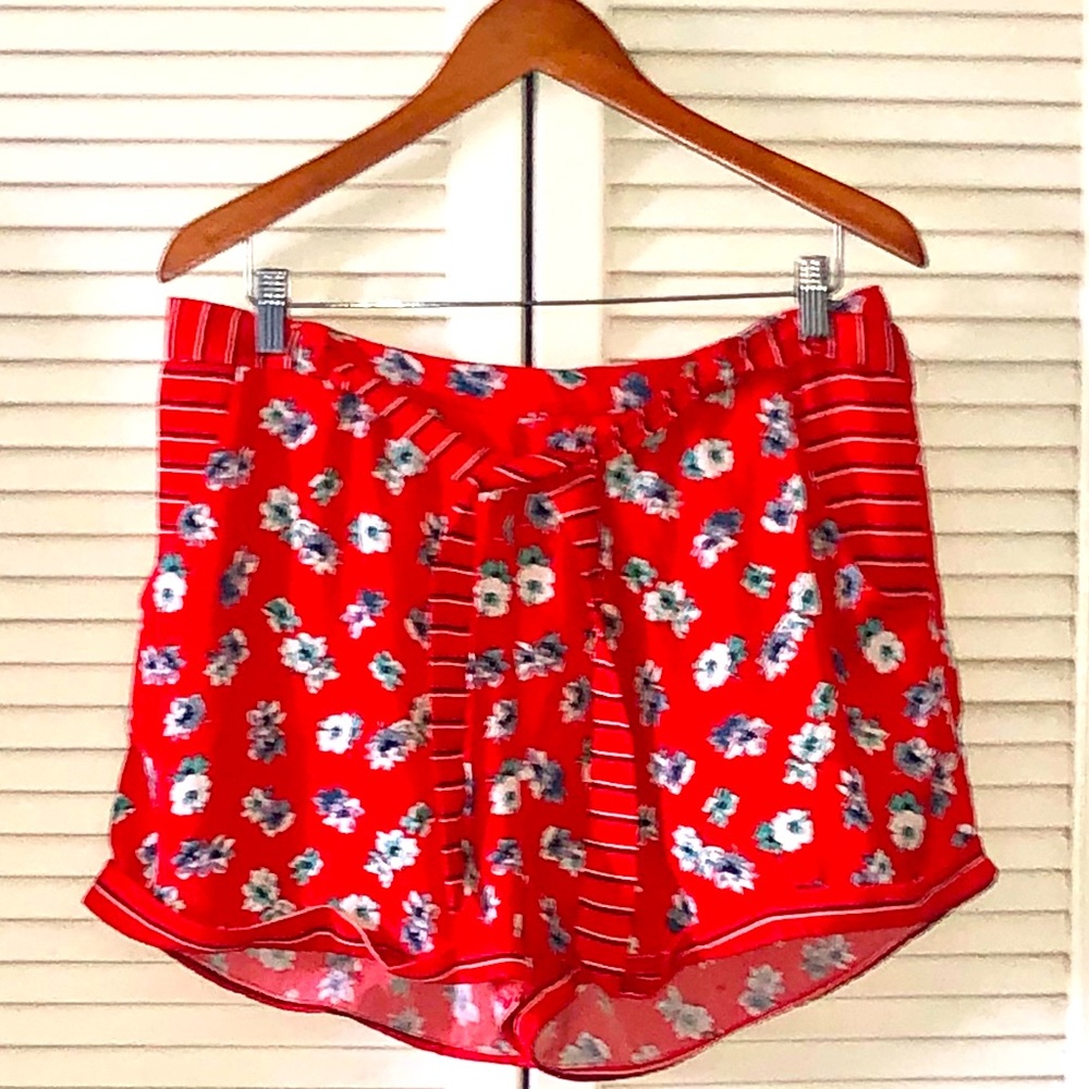 Gorgeous Red Floral Shorts Size XL